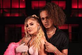 Her father is a rancher and her mother is a schoolteacher. Luisa Sonza E Vitao Assumem Namoro Donna