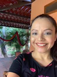 Súper contenta de haber logrado grabar hoy dos vídeos para ustedes que  espero muy pronto miren! Dato curioso: La hamaca que miran atrás me la  regaló mi mamá y mi papá la