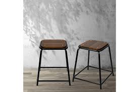 A traditional take on a stylish barstool with a frame made out of light oak. Artiss Set Of 4 Penny Bar Stools Black Natural Kogan Com