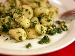 Y aunque sabemos que en el fondo algo de fundamento deben tener, te aviso que lo primero que pensamos cuando los leemos o escuchamos es… ¡que todos nos tienen envidia!! What Is Gnocchi Night Gnocchi Night