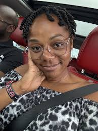 Alexis Titus's Instagram, Twitter & Facebook