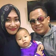 Berikut ini adalah selengkapnya lirik ada gajah dibalik batu. Wali Band Ada Gajah Dibalik Batu By Faank Reverbnation