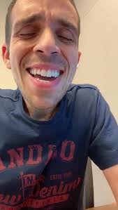 Feliz sábado! Nós agradecemos a Deus todos os dias por sempre cuidar de  cada um de nós., Música: Obrigado, Cover: Tiago Augusto Araujo Duarte