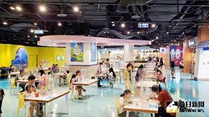 在全國陸續降級、解封後，唯獨台北市、新北市未開放餐飲內用。 字級設定：小 中 大 特. Gsrng7ke2qk2im