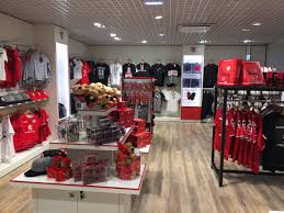 Jogging gris enfant aux couleurs du stade toulousain, avec taille élastique et cordons de serrage. Stade Toulousain On Twitter C Est Officiel La Boutique De L Aeroport Tls Est Ouverte Rendez Vous Au Niveau De La Salle D Embarquement Du Hall D Https T Co Koq9l5g9jc