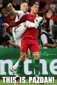 Nikt się nie spodziewał, że to właśnie michał pazdan zostanie bohaterem polskiej reprezentacji na euro 2016 i podbije serca kibiców. Https De Johnnybet Com Em 2016 Portugal Frankreich Wettquoten Picture Id 6864 Pazdan Ronaldo Football Like Funnypics Soccer Memes Best Memes Memes