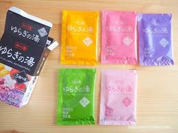 お風呂で色水あそび 子供の暮らしと100円均一 入浴剤 入浴 あそび