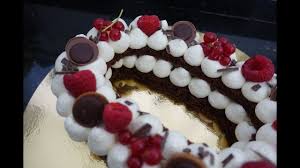 Voir cette épingle et d'autres images dans number and letter cakes par maria ting. Pin Auf Cuisine