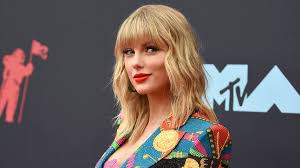 Geboren im dezember 1989, ist sie sängerin, songwriterin und schauspielerin. Seltene Aufnahmen Taylor Swift Mit Ihrem Freund Gesichtet Promiflash De