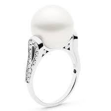 Antique Black And White Pearl Ring As Statuesque As Ballerinas On Stage The Kailis Ballerina Pearl Ring Is Balanced To Perfection To Reflect Femininity And G Beautiful Pearl Rings Rings Jewelry