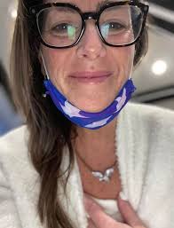 I was waiting in line for a ride at the airport. When a cab pulled up, the  first thing I noticed was the taxi was polished to a bright shine. Smartly  dressed