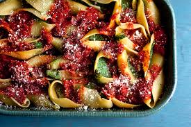 In a small bowl, mix ricotta, parsley, basil, egg, black pepper, nutmeg and the remaining 1/2 teaspoon salt. Giant Shells Filled With Spinach And Ricotta Recipes For Health The New York Times