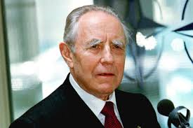 Visita gli scaffali della nostra libreria virtuale e consulta il catalogo o la la sezione con le novità aggiornate fresche di stampa e i libri. Carlo Ciampi Who Helped Italy S Euro Adoption Dies At