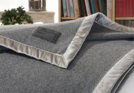 Bei der suche nach decke 150 x 220 haben wir die folgenden treffer gefunden. Aktion Kaschmirdecke Amalfi Grau Wolldecke In 150x200 220cm Aus 100 Kaschmir Mit Seidenband Aktionsangebote Wolldecken Online Shop