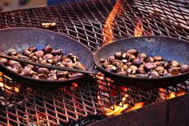 Per prima cosa selezioniamo le castagne avendo cura di eliminare quelle bacate. Sagre Delle Castagne 2019 Gli Eventi Da Nord A Sud In Italia