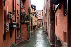 boˈloɲɲa ()).typical seasoning for bologna includes black pepper, nutmeg, allspice, celery seed and coriander and, like mortadella, myrtle berries give it its. What To See In Bologna In Two Days Two Blue Passports