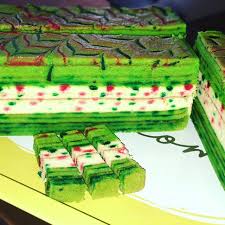 Bahan a 100g gula halus 200g jem nenas 450g butter 30g ovalete 300g susu pekat manis. Resepi Kek Lapis Sarawak