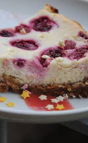 Cheesecake Aux Framboises Sur Coulis De Fruits Rouges Recette Avec Images Cheesecake Framboise Gateaux Et Desserts Cheesecake Facile