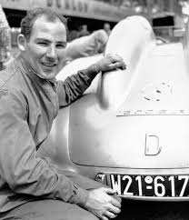 Stirling Moss Mercedes 300 Slr 1955 Mercedes Quit Racing After The Terrible Pierre Levegh Accident At The 55 Le Mans Stirling Classic Racing Cars Race Cars