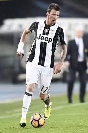 Black And White And Read All Over Juventus Chievo Juventus Futebol
