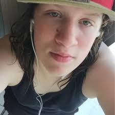 Desiree Lambert (@deslambert16)