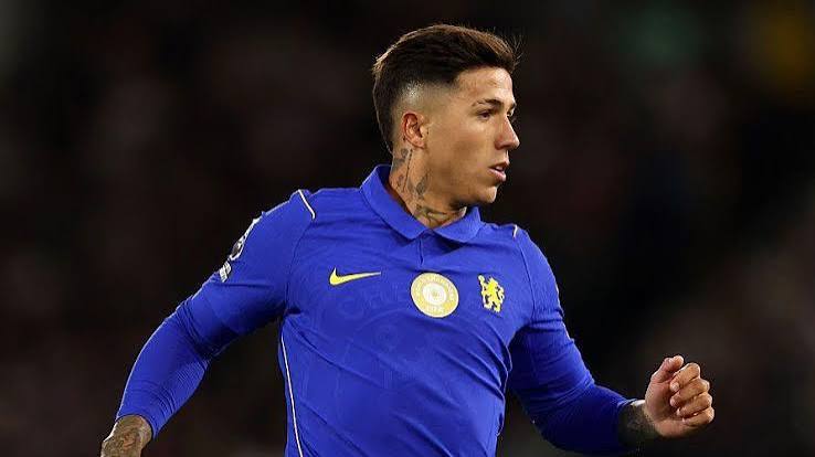 Enzo Fernandez: Manchester City open talks with Chelsea over move for  Argentina midfielder - BBC Sport