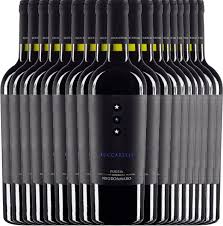 Una cantina con un'ampia produzione…che non ha perso la voglia di sperimentare e di crescere!!! 6er Paket Negroamaro Puglia Igp Luccarelli Vinello