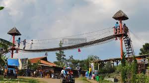 Ukuran kolam renang di sini memang tidak terlalu besar, tetapi kebersihannya selalu terjaga. Tempat Wisata Di Bandung Cimahi Visitbandaaceh Com
