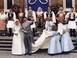 An royalen hochzeiten liebe ich vor allem das „kleider kucken! gerade habe ich dort eine fantastische übersicht über die royalen brautkleider der letzten 100 jahre entdeckt. Die Schonsten Royalen Hochzeitskleider Aller Zeiten Brigitte De