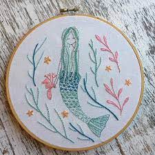 Sie kann drei verschiedene schriften und hat einen speicher, der sich die stickmuster auch merken kann. Mermaid Garden Hand Embroidery Pattern Pdf Stickmuster Stickereimuster Sticken