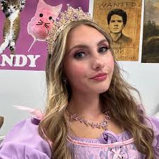 Had such a fun time playing dress up while filming “dress to impress in  real life” for Shiloh & bros. Also I feel so blessed to have met so many  amazing women