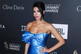 The pop star (and, yes, her underboob) is the face of rolling stone 's february 2021 issue and the photos are going to live in my. Pop Queen Dua Lipa Covers Rolling Stone Magazine Videomuzic