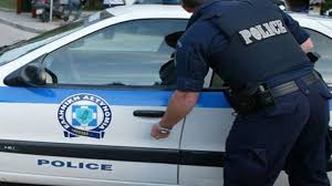 Η είδηση της σύλληψης 49χρονου ιερέα ο οποίος κατηγορείται για βιασμό ενός ανήλικου κοριτσιού, σόκαρε την τοπική κοινωνία του αγρινίου. Astynomikos Ths Froyras Ths K Sakellaropoyloy Kathgoreitai Gia Apath Mamoy8 In Gr