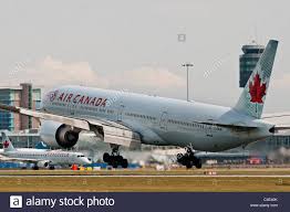 Unfollow air canada boeing 777 to stop getting updates on your ebay feed. Ein Air Canada Boeing 777 300er Dusenverkehrsflugzeug Landet Auf Dem Flughafen Vancouver International Airport Stockfotografie Alamy