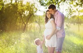 Outfitwechsel so oft sie wollen. Babybauch Shooting Buche Den Besten Babybauchfotograf In Deiner Nahe