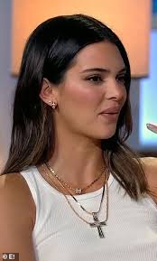 Jun 18, 2021 · kendall jenner and devin booker are practically living together industrials and infrastructure stocks to watch for a reopening economy dow futures sink over 300 points as fed's bullard estimates. Kendall Jenner Not Ashamed To Dating Nba Players And Makes First Remarks On Devin Booker Romance Geeky Craze