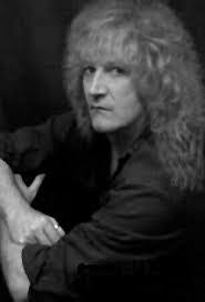 Robin Combs's Instagram, Twitter & Facebook