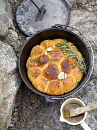 Die Schlechte Nachricht Zuerst Um Bei Diesem Rezept Aus Dem Vollen Schopfen Zu Konnen Ist Ein Gusseiserner Schmortopf Rezepte Dampfnudeln Rezept Kochrezepte