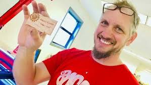 You’ve probably never considered fabrication as a way to get noticed and  make your marketing memorable, unless you work for a company like  @deeplocal . When everyone else uses paper and graphics, a ...