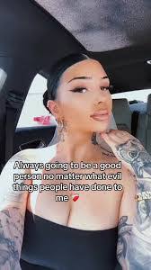 Savannah Hart's Instagram, Twitter & Facebook