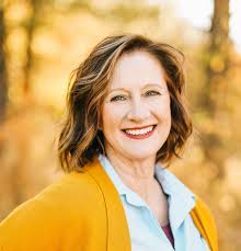 Lori Asay's Instagram, Twitter & Facebook