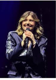 Marine émeut le public avec #mafaute à Bercy