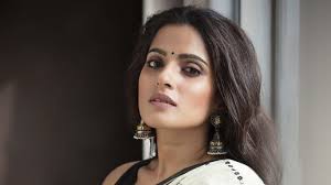 Follows casey and jonas, two teenagers desperate to escape their broken and abusive homes and examines the desperation of life on the run and the beauty of first love. Priya Bapat The City Of Dreams Star Is Not Ready To Rest Her Laurels Just With Marathi Screen Cinetalkers