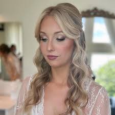 When your bride is perfect. ✨🤩 @swalker035 Thank you for honoring me with  the job Sarah! I will be forever grateful! Hair by the amazing  @christina.urbanstudio  #indymua#indianapolismua#indianapolismakeupartist#indymakeup#indymakeupartist#indianamua  ...