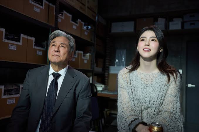 Movie Review) 'The Intern': charming leads shine in feel-good Korean remake  with little edge | Yonhap News Agency