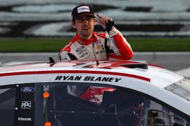Truex routs bristol field on dirt to win his 1st blaney blows past dominant larson to win nascar atlanta race. Ryan Blaney Overtakes Dominant Kyle Larson To Win Nascar Atlanta Race