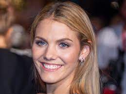 This is hard to watch, hard to commentate on. Moderatorin Viviane Geppert Ist Verlobt