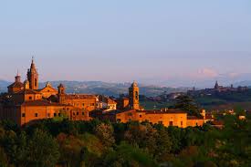 Of or relating to italy or its people, language, or culture. Corinaldo Die Mittelalterliche In Den Italienischen Marken Geo
