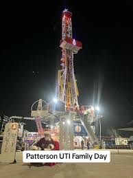 Got to see the hubby’s hardwork firsthand. It looked great my love!! You  all did amazing! #oilfield #rig #pattersonuti #FAMILYDAY #proudwife  #christmas #familyfun