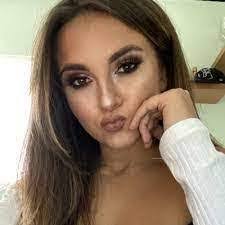 Kerri Kyle's Instagram, Twitter & Facebook